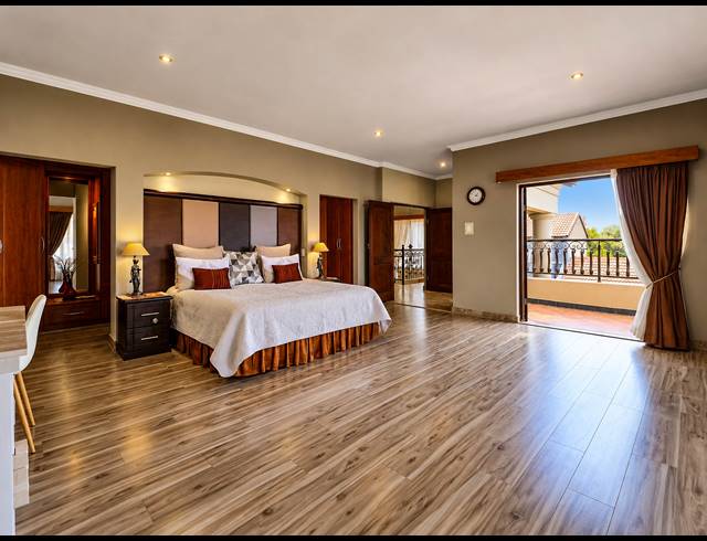 5 BEDROOM FREEHOLD FOR SALE IN MIDSTREAM ESTATE